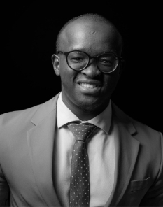 <small>Bcom Fin, BAcc Sci, PDGAS</small> <p>CA Trainee</p>